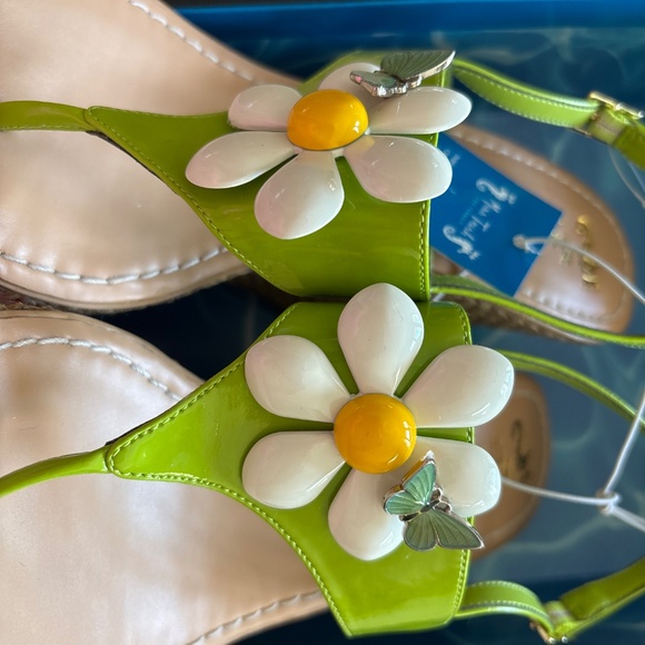 Brand New in box Wedge sandal - Picture 3 of 5